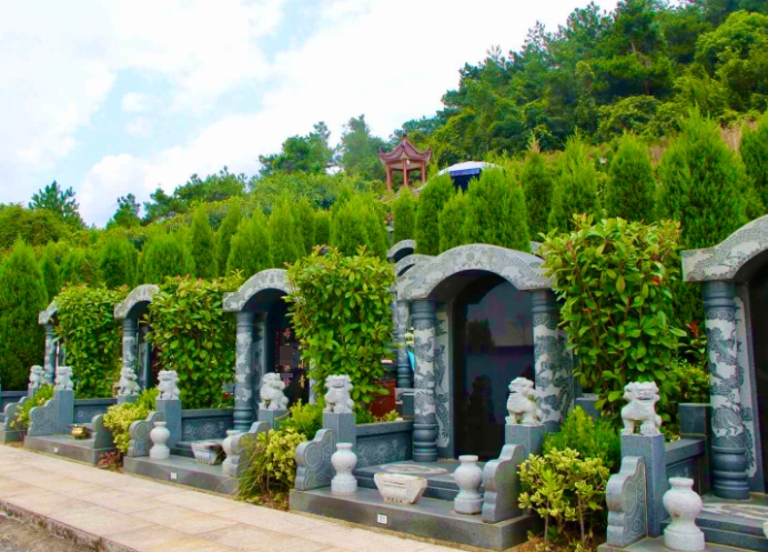 南京墓地咨詢服務(wù)/>
<blockquote class=